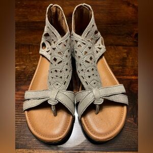 Rockport Cobb Hill Collection taupe gold leather sandals | 7